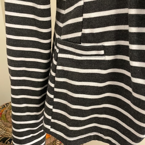 Xhilaration Charcoal Grey and White Stripe Casual Open Front Blazer EUC SZ M - Picture 3 of 9